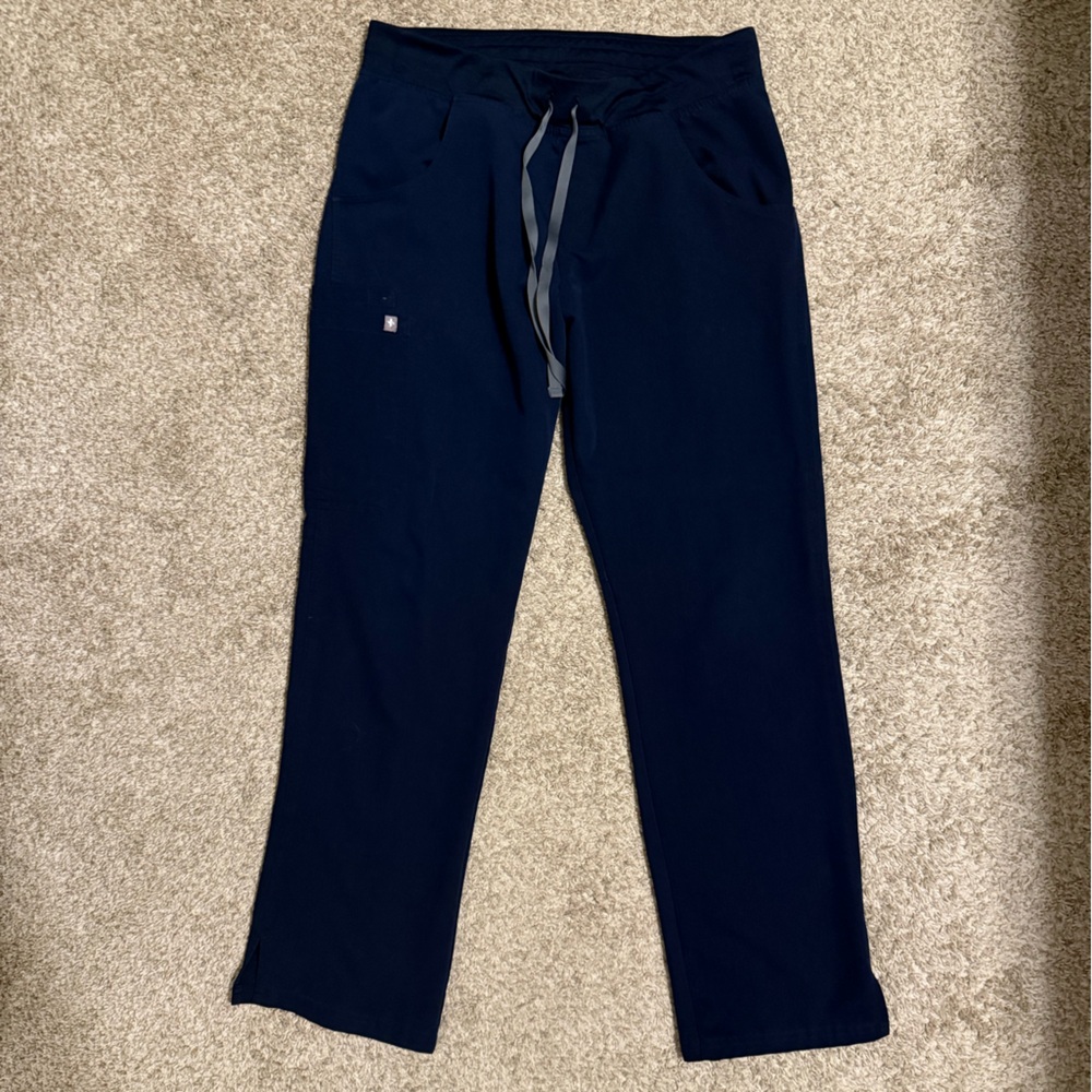 Women’s Fig’s Navy Kade Cargo Scrub Pant